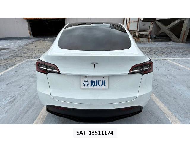 Tesla MODEL Y 2022-10 8649670-3