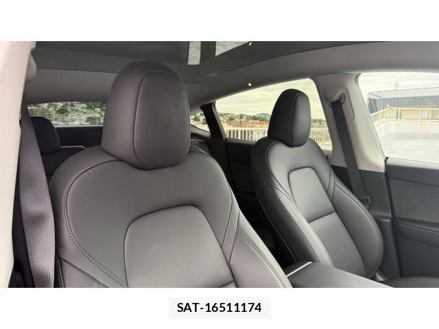 Tesla MODEL Y 2022-10 8649670-5