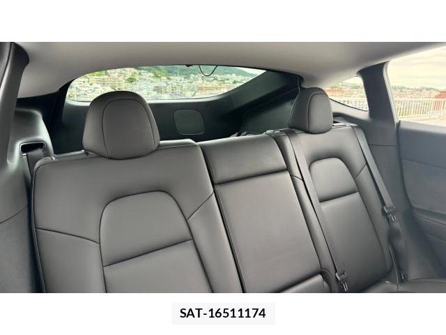 Tesla MODEL Y 2022-10 8649670-6