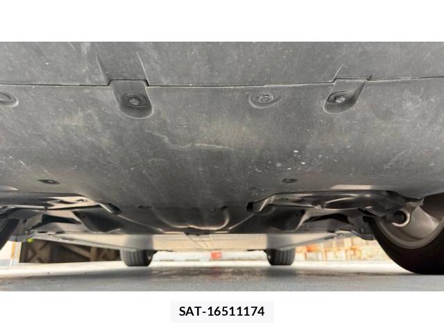 Tesla MODEL Y 2022-10 8649670-9