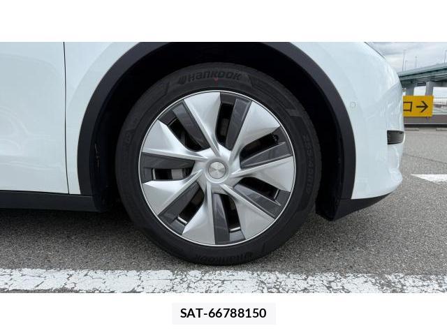 Tesla MODEL Y 2022 8649671-12