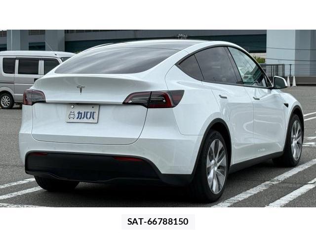 Tesla MODEL Y 2022 8649671-15