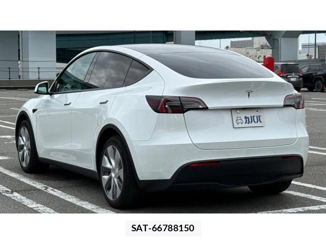 Tesla MODEL Y 2022 8649671-16