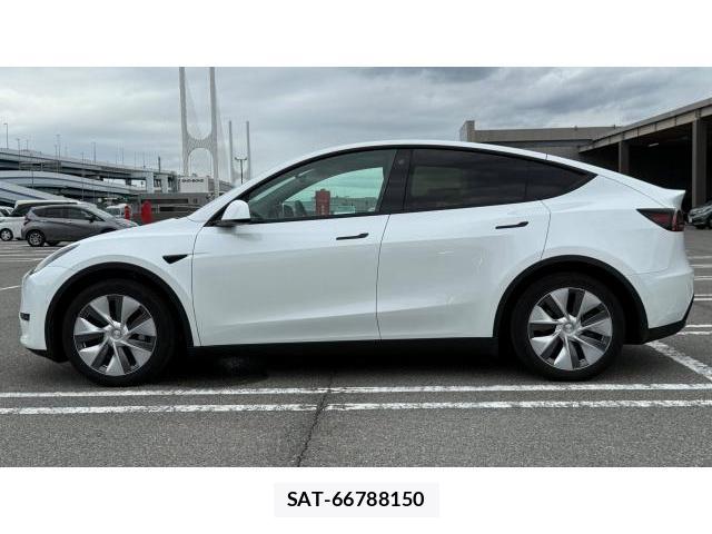 Tesla MODEL Y 2022 8649671-17