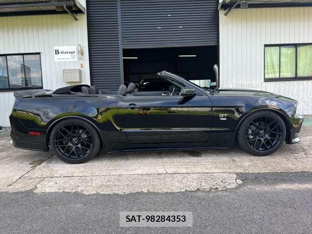 Ford MUSTANG 2010-06 8646938-11