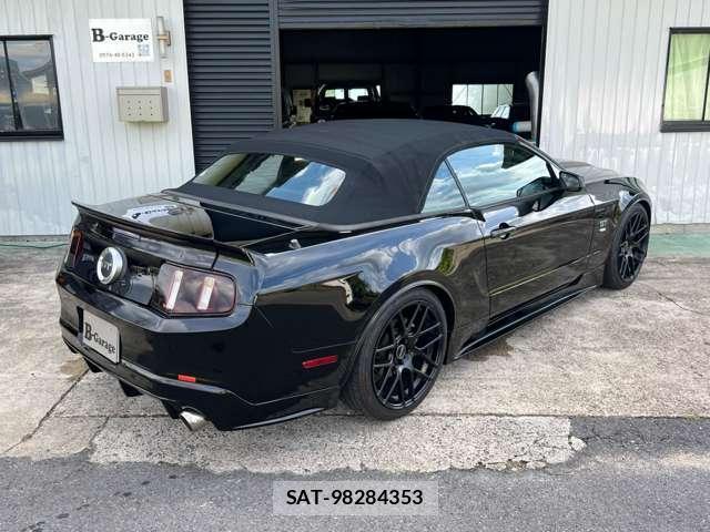 Ford MUSTANG 2010-06 8646938-5