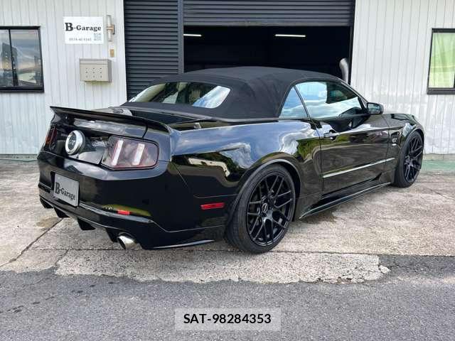 Ford MUSTANG 2010-06 8646938-6