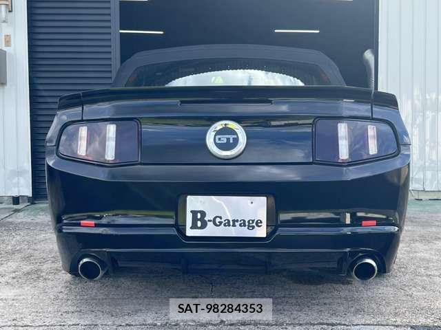 Ford MUSTANG 2010-06 8646938-7