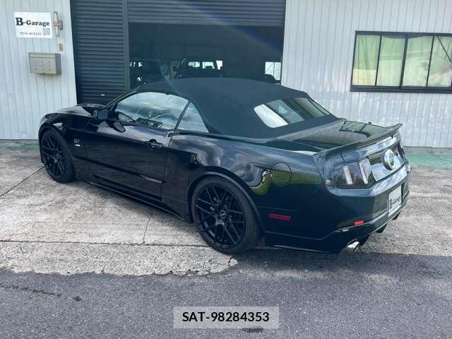 Ford MUSTANG 2010-06 8646938-8