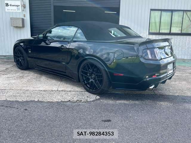 Ford MUSTANG 2010-06 8646938-9