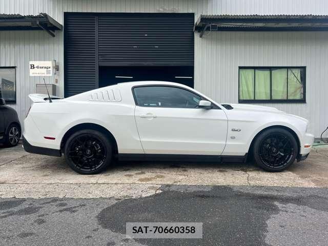 Ford MUSTANG 2012-11 8646939-11