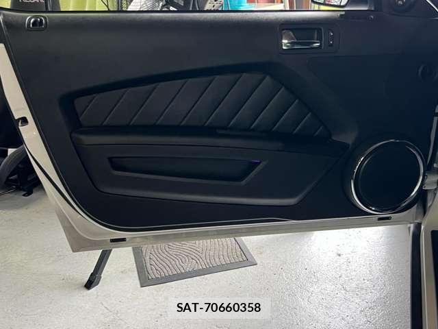 Ford MUSTANG 2012-11 8646939-15