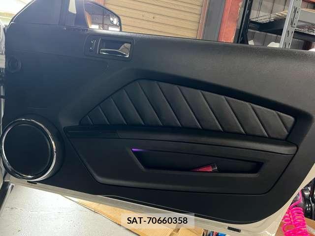 Ford MUSTANG 2012-11 8646939-19