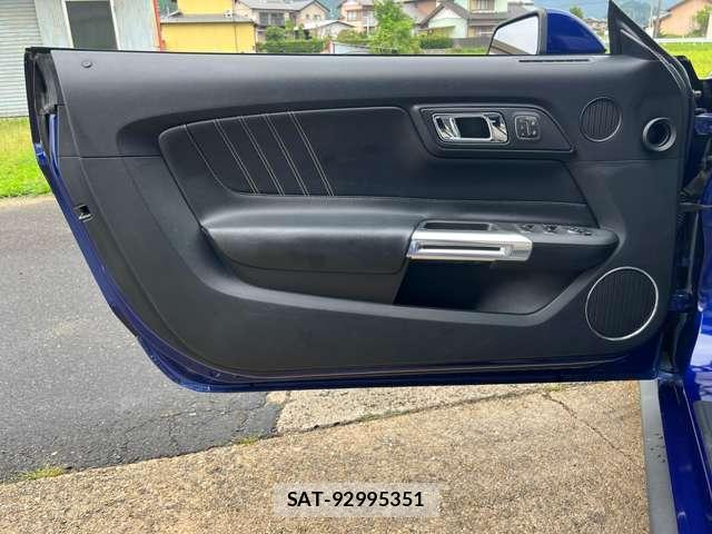 Ford MUSTANG 2016-11 8646940-16