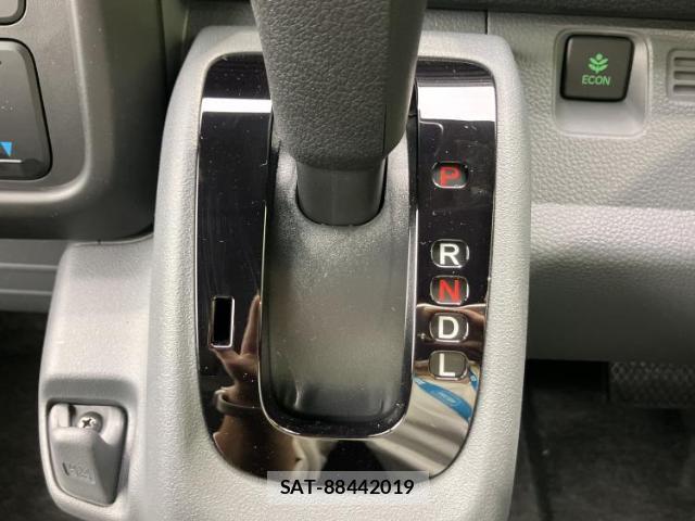 Honda N-VAN 2026-06 8648824-12