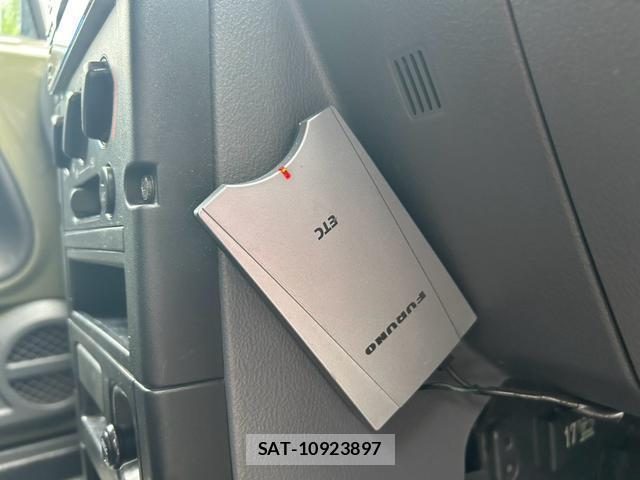 Daihatsu NAKED 2000 8648211-18