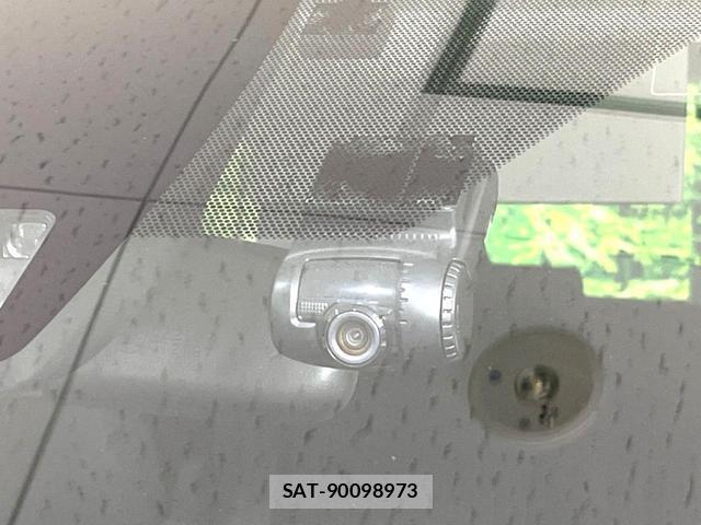 Toyota NOAH 2016-07 8646928-5