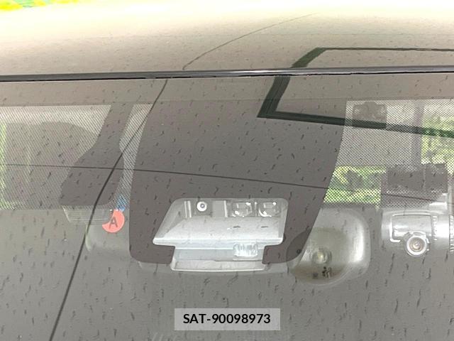 Toyota NOAH 2016-07 8646928-6