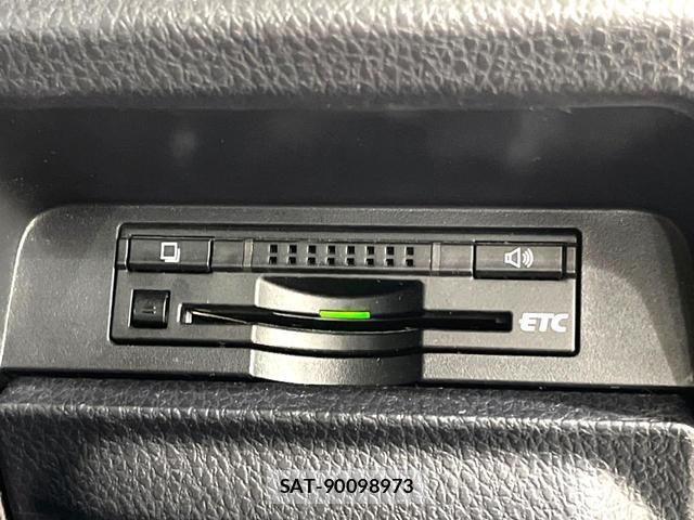 Toyota NOAH 2016-07 8646928-7
