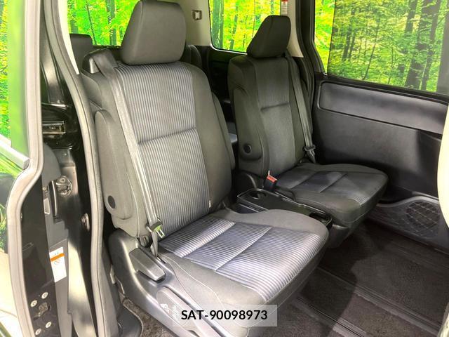 Toyota NOAH 2016-07 8646928-9