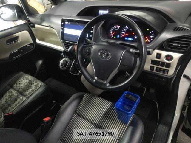 Toyota NOAH 2019-04 8647156-2