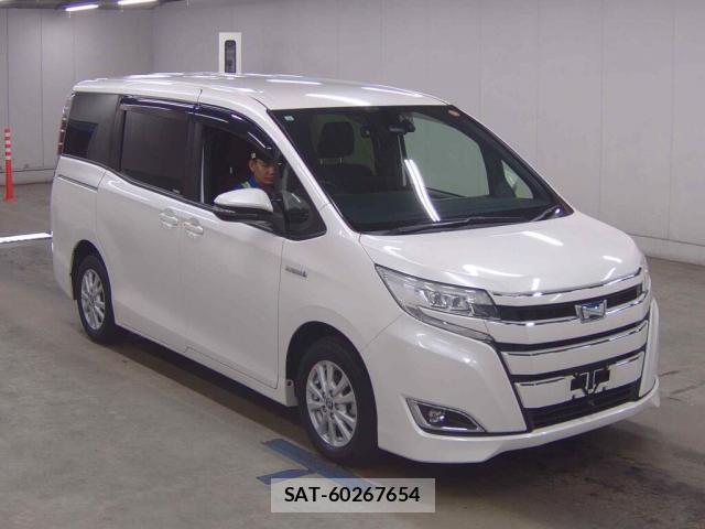 Toyota NOAH 2017-10 8647161-0