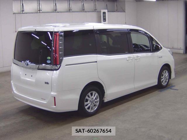 Toyota NOAH 2017-10 8647161-1