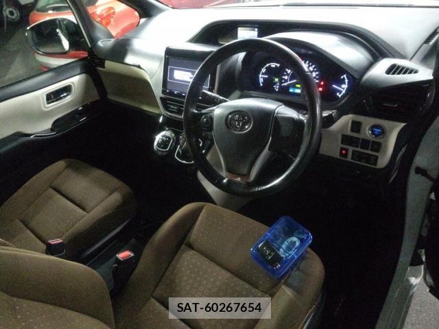 Toyota NOAH 2017-10 8647161-2