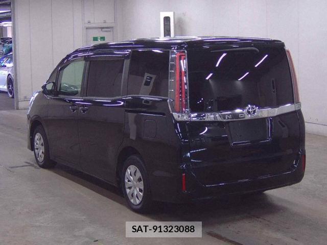 Toyota NOAH 2017-07 8647202-1