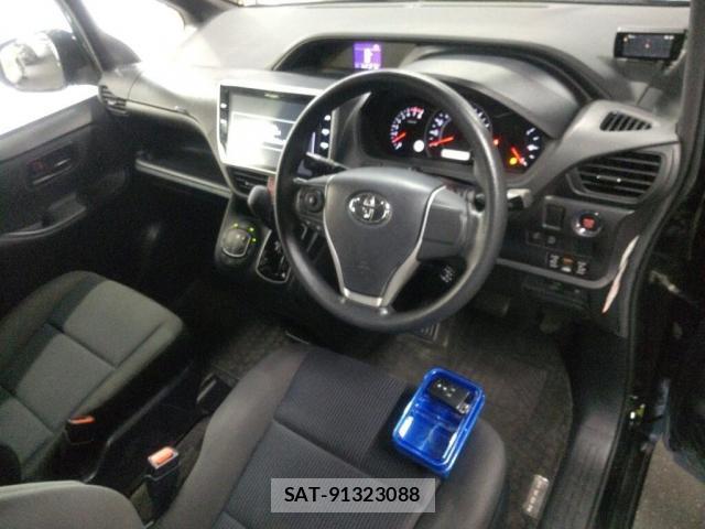 Toyota NOAH 2017-07 8647202-2