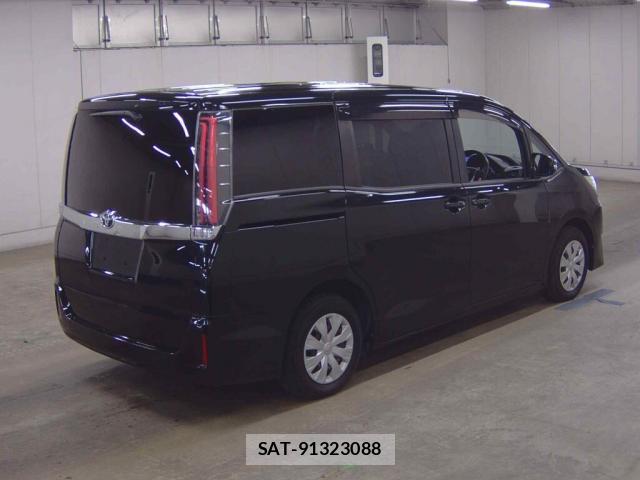 Toyota NOAH 2017-07 8647202-4