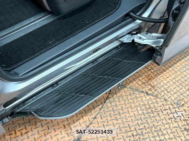 Toyota NOAH 2023-01 8647304-2