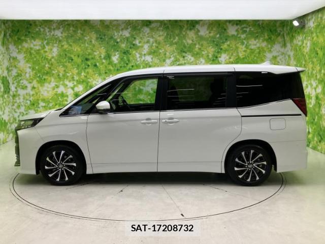 Toyota NOAH 2022-12 8647814-1
