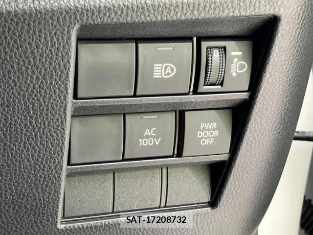 Toyota NOAH 2022-12 8647814-13