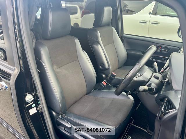 Toyota NOAH 2018-06 8647978-11