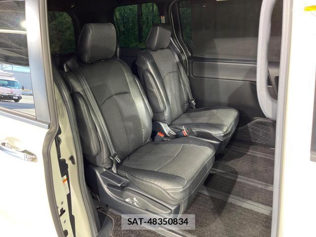 Toyota NOAH 2018-06 8648220-8