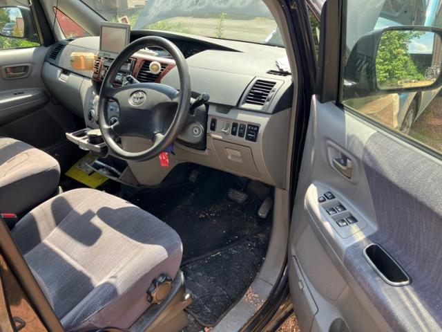 Toyota NOAH 2003-09 8648551-10
