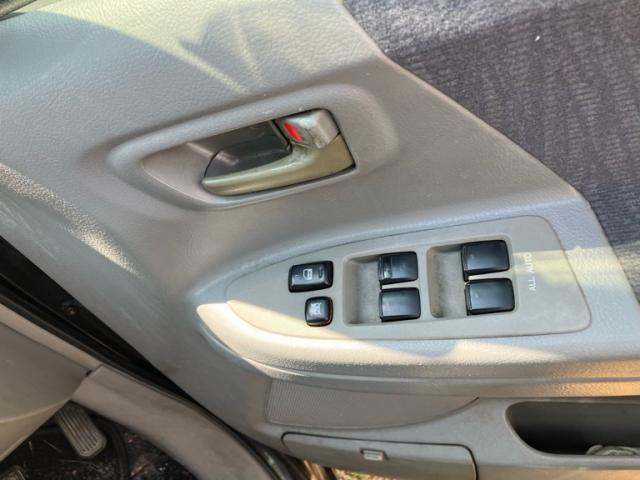 Toyota NOAH 2003-09 8648551-11