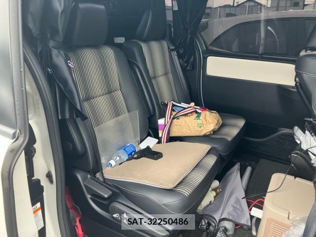 Toyota NOAH 2019-12 8648622-10