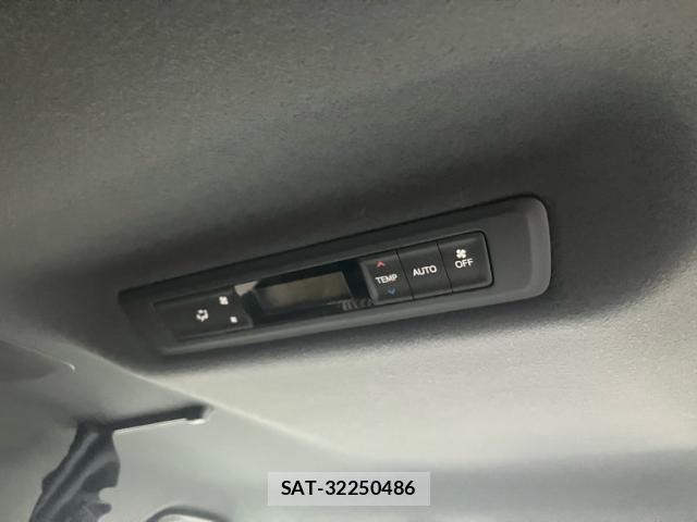 Toyota NOAH 2019-12 8648622-11