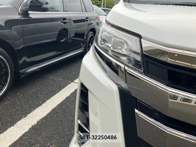 Toyota NOAH 2019-12 8648622-12