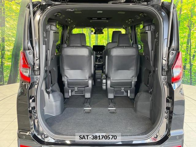 Toyota NOAH 2023-12 8648838-10