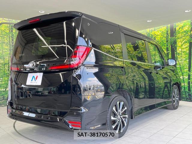 Toyota NOAH 2023-12 8648838-16