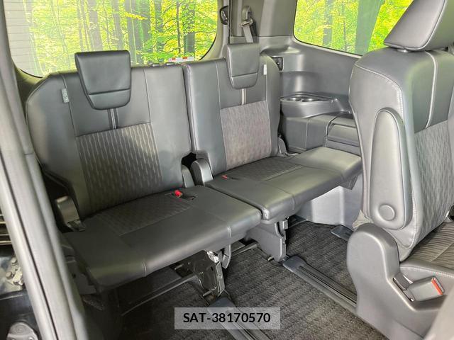Toyota NOAH 2023-12 8648838-9