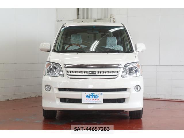 Toyota NOAH 2007-06 8649399-1