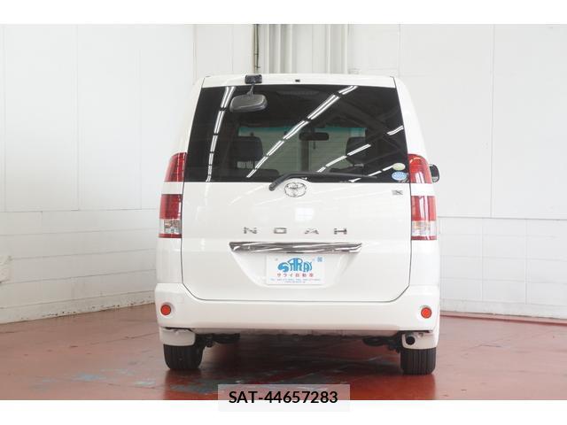 Toyota NOAH 2007-06 8649399-10