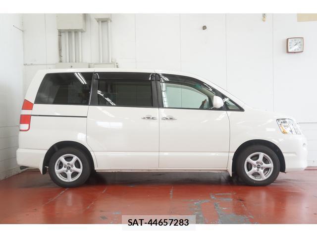 Toyota NOAH 2007-06 8649399-3