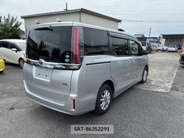 Toyota NOAH 2020-04 8649468-1