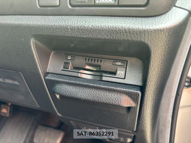 Toyota NOAH 2020-04 8649468-12