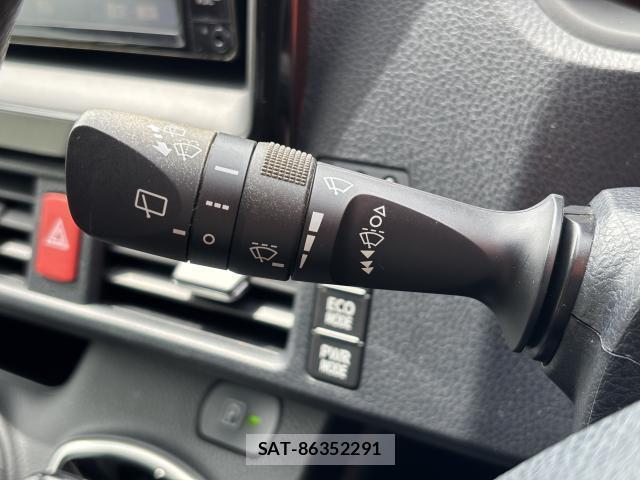 Toyota NOAH 2020-04 8649468-13